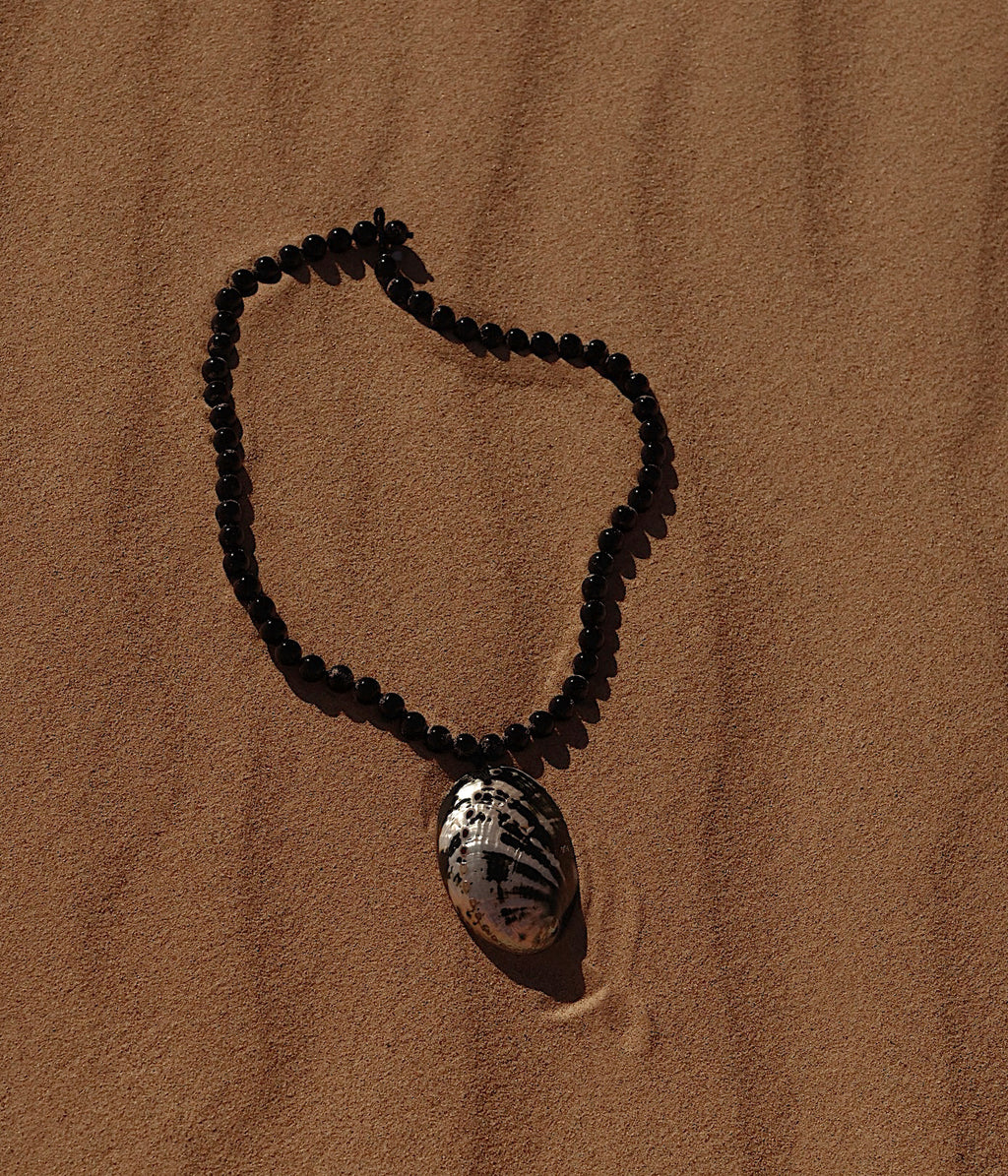 Noa Natural Onyx & Shell Necklace